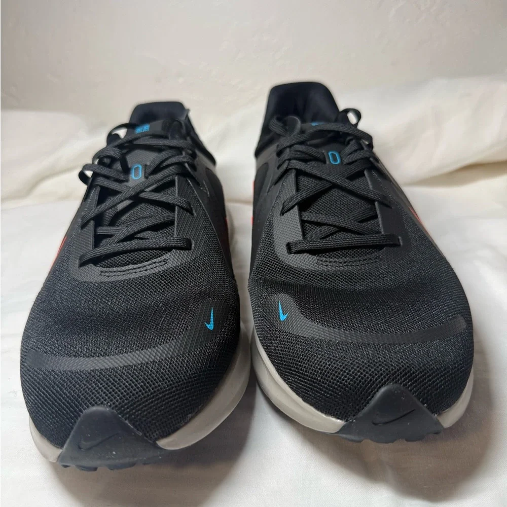 Nike quest 5 Black/crimson Shoes mens size 11.5 - Picture 3 of 10